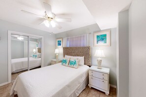 3 bedrooms, iron/ironing board, WiFi, bed sheets - Serene water view condo with pools, sauna, tennis court, fitness center, W&D (Orange Beach)