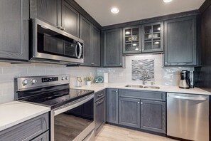 Fridge, microwave, oven, stovetop - Stunning, remodeled condo on Cotton Bayou with shared dock & pool (Orange Beach)