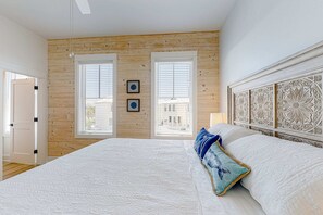 2 bedrooms, iron/ironing board, WiFi, bed sheets - Friendly home with private pool, WiFi, private washer,dryer, and central AC (Orange Beach)
