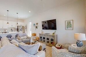 TV - Friendly home with private pool, WiFi, private washer,dryer, and central AC (Orange Beach)
