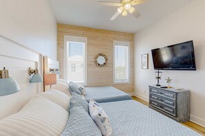 2 bedrooms, iron/ironing board, WiFi, bed sheets - Friendly home with private pool, WiFi, private washer,dryer, and central AC (Orange Beach)