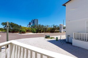 Property grounds - Friendly home with private pool, WiFi, private washer,dryer, and central AC (Orange Beach)