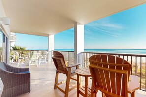 Property grounds - Delightful Corner Getaway With Gulf Views, Beach Access, Free WiFi & Shared Pools (Orange Beach)
