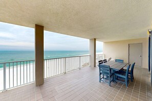 Outdoor dining - Lovely resort condo with spectacular Gulf views, pool & tennis (Orange Beach)