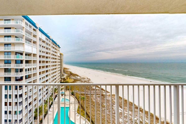 Property grounds - Lovely resort condo with spectacular Gulf views, pool & tennis (Orange Beach)