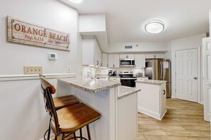 Fridge, microwave, oven, stovetop - Lovely resort condo with spectacular Gulf views, pool & tennis (Orange Beach)