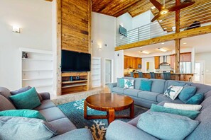TV, stereo - Amazing beachfront oasis with Gulf views, free WiFi, pool, and central AC (Orange Beach)