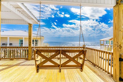 Amazing Gulf-front home on the beach with grill & washer/dryer - dog-friendly