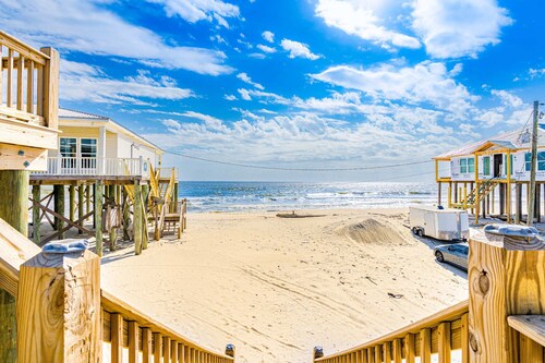 Amazing Gulf-front home on the beach with grill & washer/dryer - dog-friendly