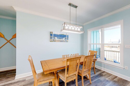 Amazing Gulf-front home on the beach with grill & washer/dryer - dog-friendly