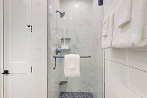 Shower, hair dryer, towels - Exquisite waterview duplex with bunkroom, internet, and grill (Dauphin Island)