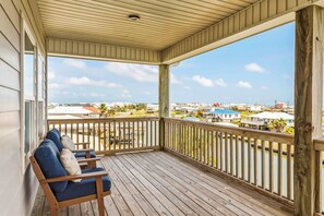 Property grounds - Waterfront home with private grill, dock, and washer & dryer (Dauphin Island)
