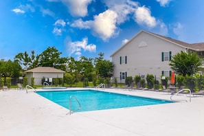 Pool - Snowbird-friendly condo with AC, outdoor pool, tennis & hot tub - near the beach (Gulf Shores)