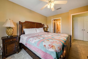 3 bedrooms, iron/ironing board, WiFi, bed sheets - Snowbird-friendly condo with AC, outdoor pool, tennis & hot tub - near the beach (Gulf Shores)
