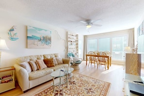 TV, offices - Beach-themed condo with shared pool, pier, and beach access (Gulf Shores)