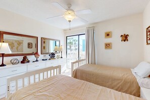 2 bedrooms, WiFi, bed sheets - Beach-themed condo with shared pool, pier, and beach access (Gulf Shores)