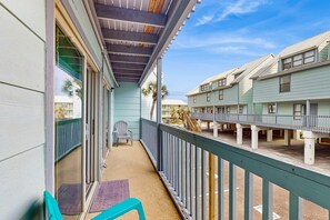 Property grounds - Second Floor Condo with Shared Pool, Fast WiFi, Central AC, and Full Kitchen (Gulf Shores)