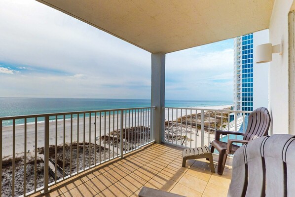Property grounds - Cozy Condo in Gulf-Front Complex w/Free WiFi, Shared Pool, Central AC, Elevator (Gulf Shores)