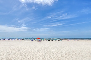 On the beach - Cozy Condo in Gulf-Front Complex w/Free WiFi, Shared Pool, Central AC, Elevator (Gulf Shores)
