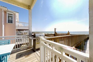 Property grounds - Beautiful Gulf-front house with private pool, lovely deck, & AC (Gulf Shores)