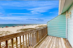 On the beach - Bright and Attractive Home Overlooking the Water w/Free WiFi & Central AC (Gulf Shores)
