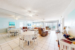 Interior - 8th-floor beachfront condo with Gulf view, waterfront pool, & balcony (Gulf Shores)