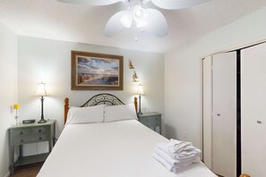 2 bedrooms, desk, iron/ironing board, WiFi - Dog-Friendly Condo with Shared Pool, Pier, and Beach Access (Gulf Shores)