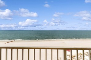 Property grounds - Gulf-front condo with pool, sauna, washer,dryer, & central AC (Gulf Shores)