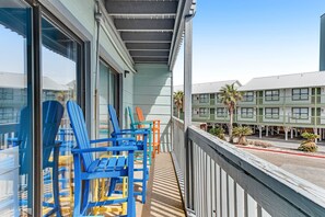 Property grounds - Comfortable Condo at a Beachfront Complex w AC, WiFi, Balconies & Shared Pool (Gulf Shores)