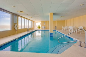 Pool - Comfortable Gulf-front condo with pool, hot tub, washer dryer, & central AC (Gulf Shores)