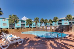 Pool - Beachview condo with community pools, grills, and internet (Gulf Shores)