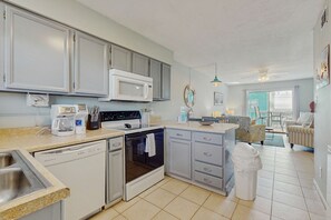 Fridge, microwave, oven, stovetop - Beachview condo with community pools, grills, and internet (Gulf Shores)