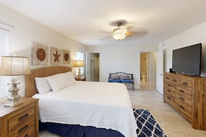 3 bedrooms, iron/ironing board, Internet, bed sheets - Dog-friendly bay-view home with central AC - snowbirds welcome (Orange Beach)