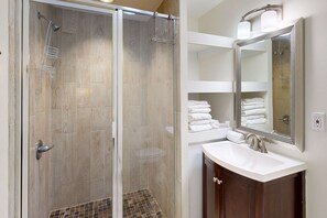 Shower, towels - Dog-friendly bay-view home with central AC - snowbirds welcome (Orange Beach)