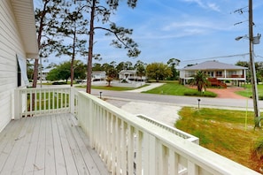 Property grounds - Dog-friendly bay-view home with central AC - snowbirds welcome (Orange Beach)