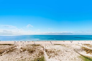 On the beach - Sunny gulf-front condo with private balcony, shared outdoor pool, great views (Gulf Shores)