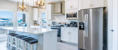 Refrigerador, microondas, horno, placa de cocina