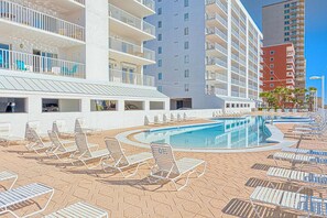 Pool - Beachfront condo with private balcony, outdoor pool, direct beach access & views (Gulf Shores)