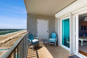 Property grounds - Beachfront condo with private balcony, outdoor pool, direct beach access & views (Gulf Shores)