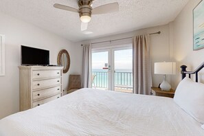 2 bedrooms, WiFi, bed sheets - Beachfront condo w 7th-floor views, pools, W&D, WiFi, private balcony (Gulf Shores)