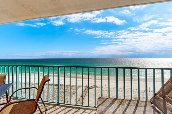 Property grounds - Beachfront condo w 7th-floor views, pools, W&D, WiFi, private balcony (Gulf Shores)