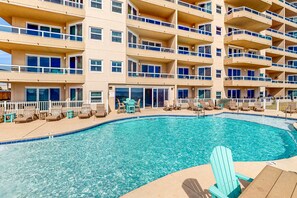 Pool - Convenient condo located in beachfront resort w/free WiFi, shared pool, AC (Orange Beach)