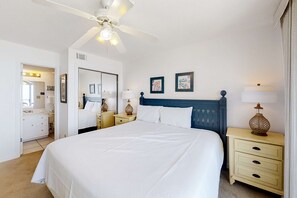 3 bedrooms, iron/ironing board, Internet, bed sheets - Fantastic condo with elevator, WiFi & central AC - beachfront Location (Orange Beach)