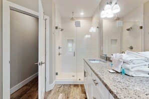 Shower, towels - Gorgeous beach house with private pool, outdoor TV & custom grill area (Orange Beach)