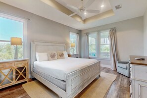 3 bedrooms, iron/ironing board, Internet, bed sheets - Gorgeous beach house with private pool, outdoor TV & custom grill area (Orange Beach)