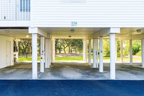 Property grounds - Enchanting condo with pool, balcony, central AC, & washer,dryer (Orange Beach)