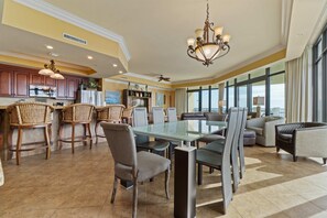 Dining - Gulf-front corner condo with stunning view, balcony, pools, hot tubs, & gym (Orange Beach)
