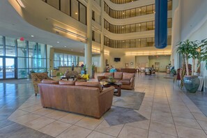 Lobby - Gulf-front corner condo with stunning view, balcony, pools, hot tubs, & gym (Orange Beach)