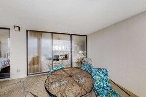 Terrace/patio - Gulf-front condo with beach view, deck, AC, pools, hot tub & tennis (Orange Beach)