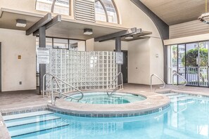 Pool - Gulf-front corner condo with great deck, pools & hot tub (Orange Beach)